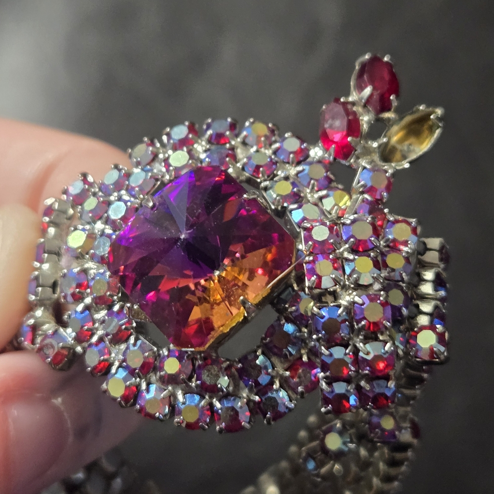 Vintage fuchsia and aurora borealis rhinestone bracelet - Picture 5 of 8
